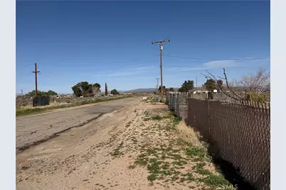 36633 Hidden River, Hinkley, CA 92347 - Photo 14