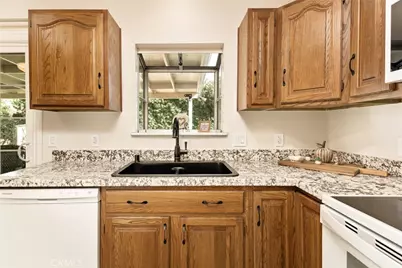 193 N Maple Avenue, Fontana, CA 92335 - Photo 6