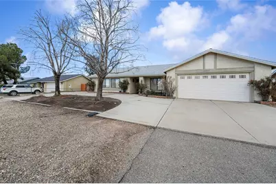 10217 Mount Shasta, Hesperia, CA 92345 - Photo 2