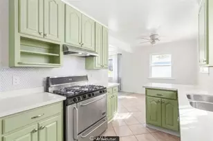 553 W 109th, Los Angeles, CA 90044 - Photo 8