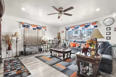 553 W 109th, Los Angeles, CA 90044 - Photo 16