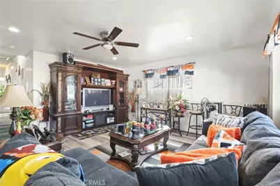 553 W 109th, Los Angeles, CA 90044 - Photo 18