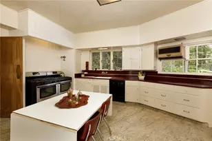 28641 N Shore Rd, Lake Arrowhead, CA 92352 - Photo 16