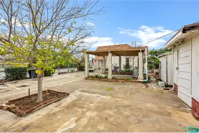 306 W 6th Street, Perris, CA 92570 - Photo 34