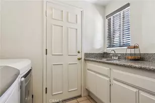 420 Somerset Cir, Corona, CA 92879 - Photo 18