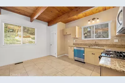 33283 Holcomb Creek, Green Valley Lake, CA 92341 - Photo 10