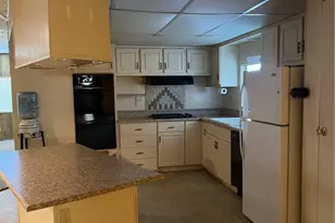 725 W Thornton Ave, Hemet, CA 92543 - Photo 2