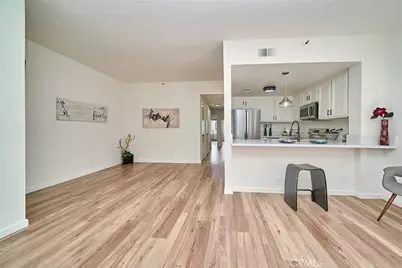 720 W 4th #305, Long Beach, CA 90802 - Photo 2