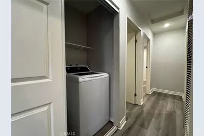 323 W 47th Place, Los Angeles, CA 90037 - Photo 8