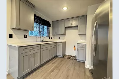 323 W 47th Place, Los Angeles, CA 90037 - Photo 6