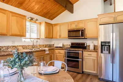 2395 Hunsaker, Running Springs, CA 92382 - Photo 10