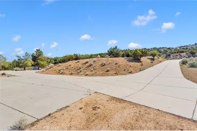 8250 Snow Cap, Pinon Hills, CA 92372 - Photo 52