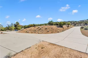 8250 Snow Cap, Pinon Hills, CA 92372 - Photo 52