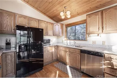 846 Menlo, Big Bear Lake, CA 92315 - Photo 12
