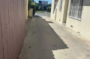 4553 W 17th, Los Angeles, CA 90019 - Photo 8