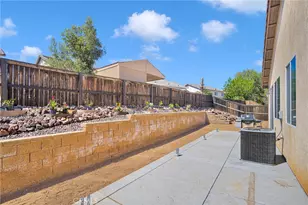 13817 Grant Way, Oak Hills, CA 92344 - Photo 40