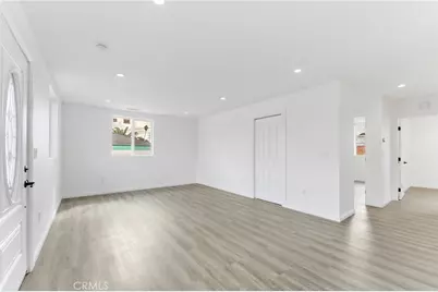 540 W 118th Street, Los Angeles, CA 90044 - Photo 8