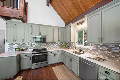 635 Grass Valley Drive, Lake Arrowhead, CA 92352 - Photo 6