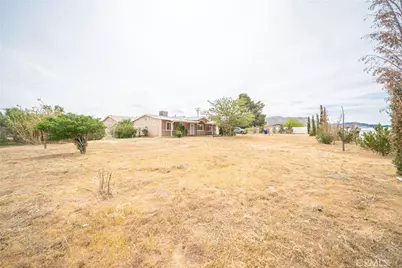 11020 Viento Pl, Apple Valley, CA 92308 - Photo 12
