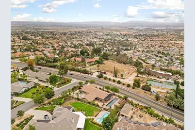 6850 Amber, Highland, CA 92346 - Photo 32