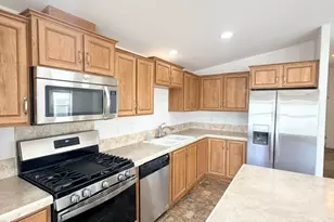 3850 Atlantic Ave, Highland, CA 92346 - Photo 10