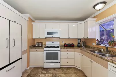 24288 Zurich Drive, Crestline, CA 92325 - Photo 16