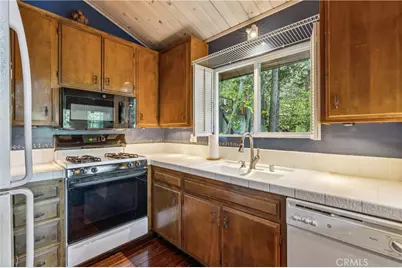 717 Oakmont Lane, Lake Arrowhead, CA 92352 - Photo 18