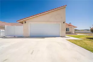 18270 Lakeview Dr, Victorville, CA 92395 - Photo 6