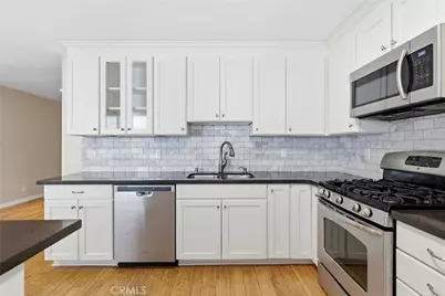 7802 Via Tortona, Burbank, CA 91504 - Photo 16