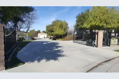 4007 Suzie Circle, Corona, CA 92881 - Photo 2