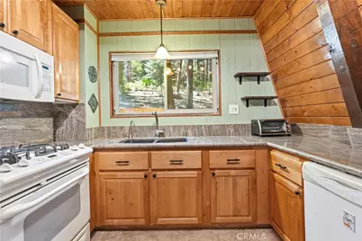 24091 Lakeview, Crestline, CA 92325 - Photo 10