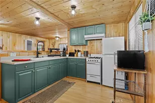 317 Moreno, Sugarloaf, CA 92386 - Photo 4