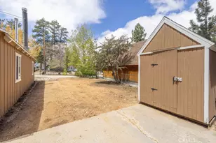 525 Kern, Sugarloaf, CA 92386 - Photo 28