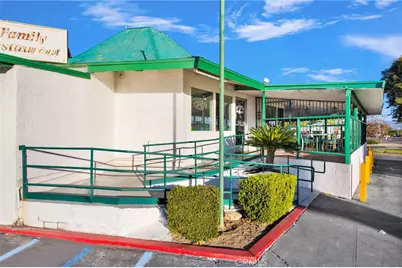 14096 Green Tree Boulevard, Victorville, CA 92395 - Photo 6