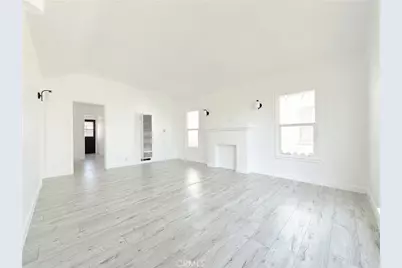 345 E Colden Street, Los Angeles, CA 90003 - Photo 2