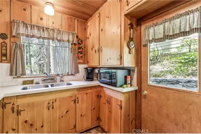 404 Hillside, Lake Arrowhead, CA 92352 - Photo 14