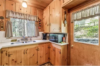 404 Hillside, Lake Arrowhead, CA 92352 - Photo 12