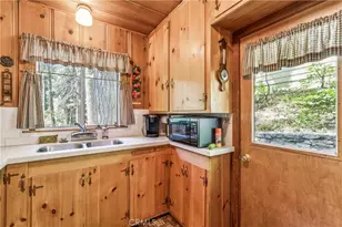 404 Hillside, Lake Arrowhead, CA 92352 - Photo 12