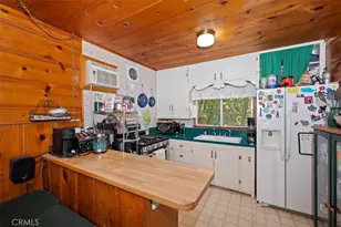 23940 Cresta Dr, Crestline, CA 92325 - Photo 10