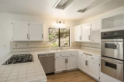 26695 Thunderbird Dr, Lake Arrowhead, CA 92352 - Photo 12