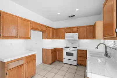13736 Sunshine Terrace, Victorville, CA 92394 - Photo 12