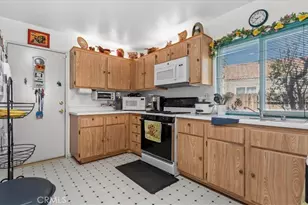 13662 Calzado Ct, Victorville, CA 92392 - Photo 10