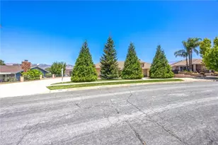 35102 Persimmon, Yucaipa, CA 92399 - Photo 6