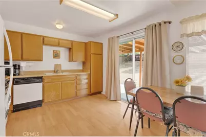 13150 Heritage Drive, Victorville, CA 92392 - Photo 12