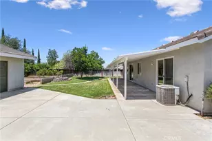 35653 Oak Creek, Yucaipa, CA 92399 - Photo 36