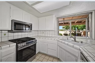 10658 9th Avenue, Hesperia, CA 92345 - Photo 14