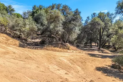13582 Oak Mountain Drive, Yucaipa, CA 92399 - Photo 8