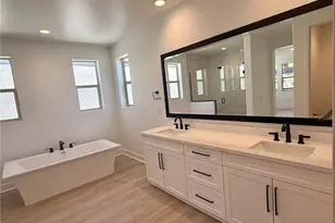 27430 Creekwood Ln, Valencia, CA 91381 - Photo 8