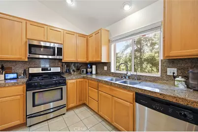 915 Brentwood Drive, Lake Arrowhead, CA 92352 - Photo 22