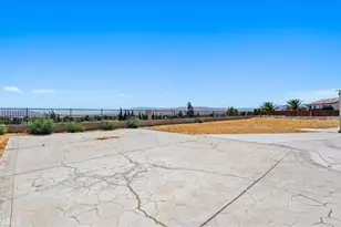 17681 View Mt Ct, Victorville, CA 92395 - Photo 36